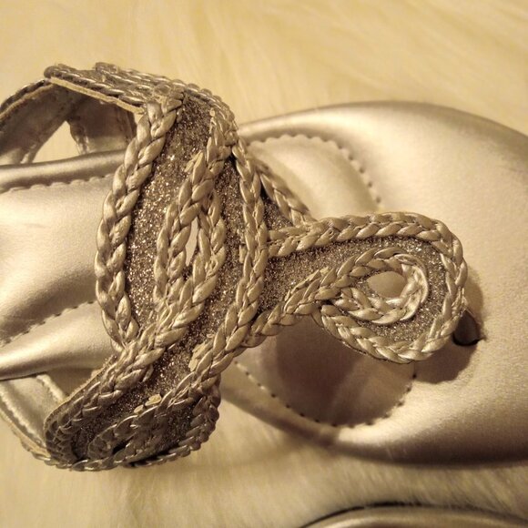 Dexflex Comfort Flip Flop Silver Chain Knot Design EUC Size 6.5 W - Picture 6 of 11
